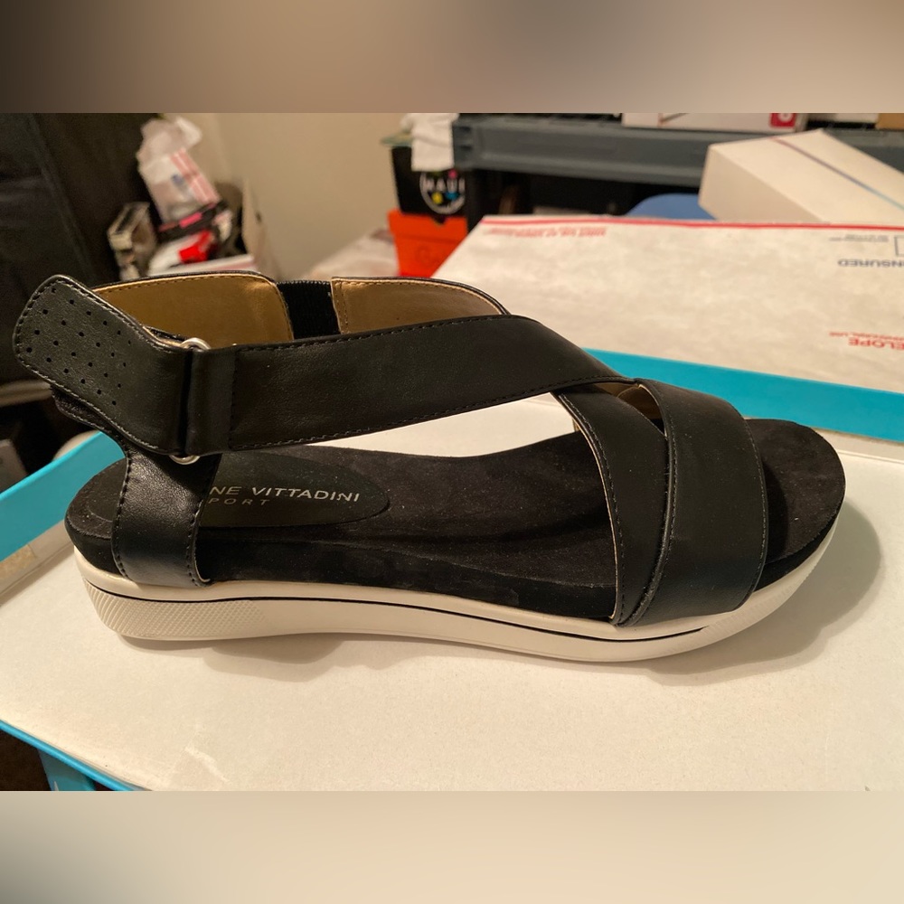 Brand new Adrienne vittadini sports cloud sandals